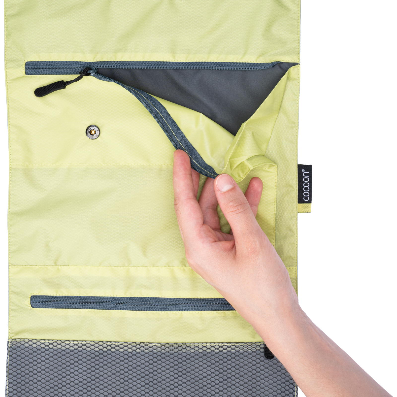 COCOON Hanging Toiletry Kit Minimalist Light - Kulturbeutel star grey-wild lime - Bild 8